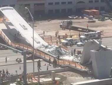 Κατάρρευση πεζογέφυρας στο Πανεπιστήμιο του Μαϊάμι- Φόβοι για πολλά θύματα- Ζωντανή εικόνα (φωτό, βίντεο)